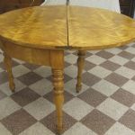 612 2368 DINING TABLE